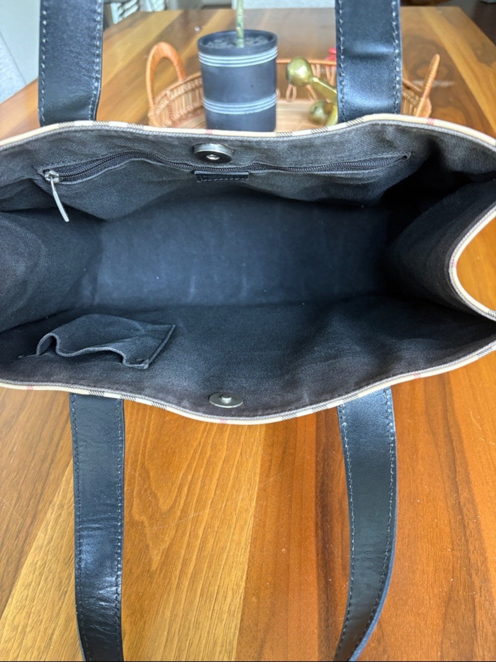 Burberry Beige Check Shoulder Bag with Black Straps
Not sure if it is authentic. - Picture 4 of 10